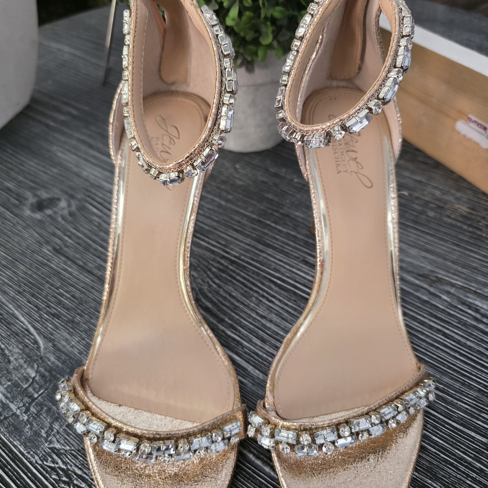 Jewel Badgley Mischka Size W8.5